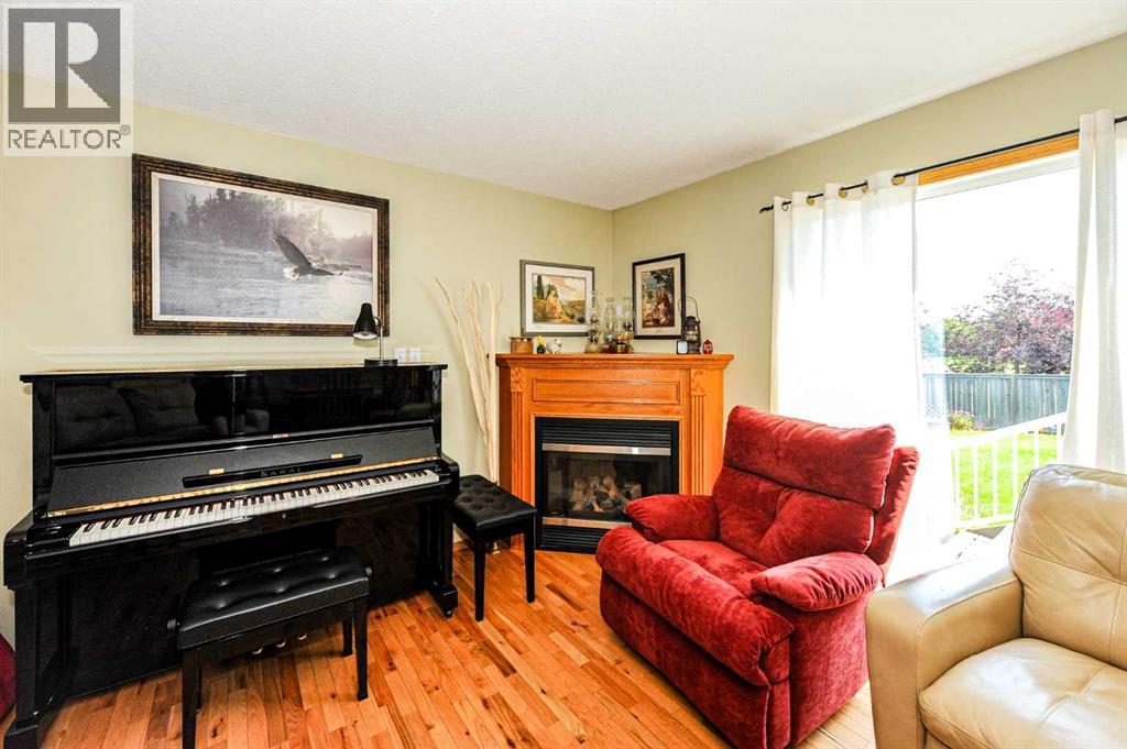 4009 69a Street Close, Camrose, Alberta  T4V 4X9 - Photo 5 - A2333267