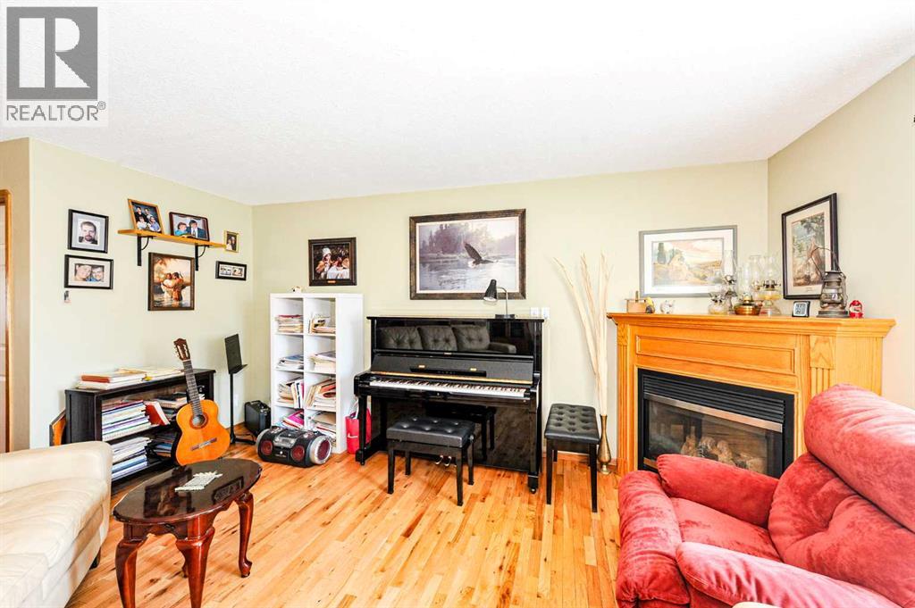 4009 69a Street Close, Camrose, Alberta  T4V 4X9 - Photo 6 - A2333267