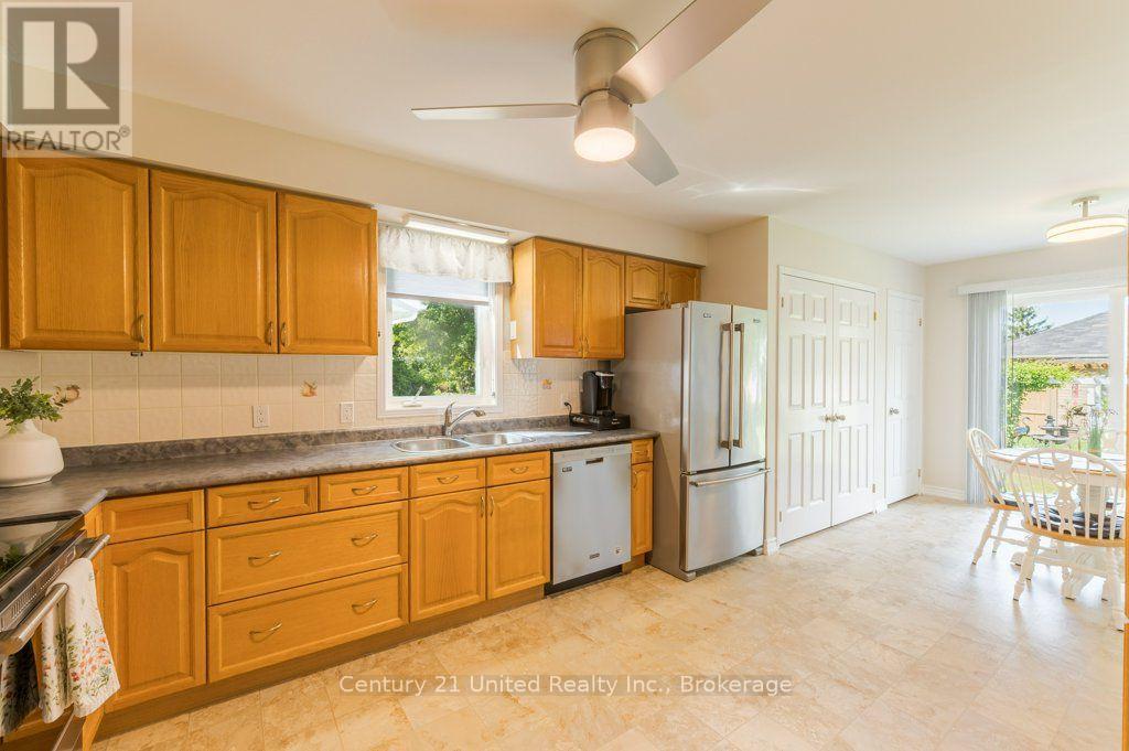11 Algonquin Trail, Clarington, Ontario  L1B 1A1 - Photo 10 - E13625768