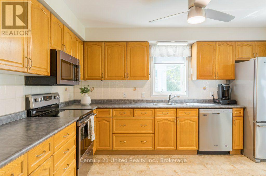11 Algonquin Trail, Clarington, Ontario  L1B 1A1 - Photo 11 - E13625768