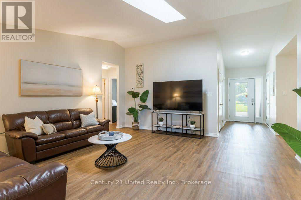 11 Algonquin Trail, Clarington, Ontario  L1B 1A1 - Photo 13 - E13625768