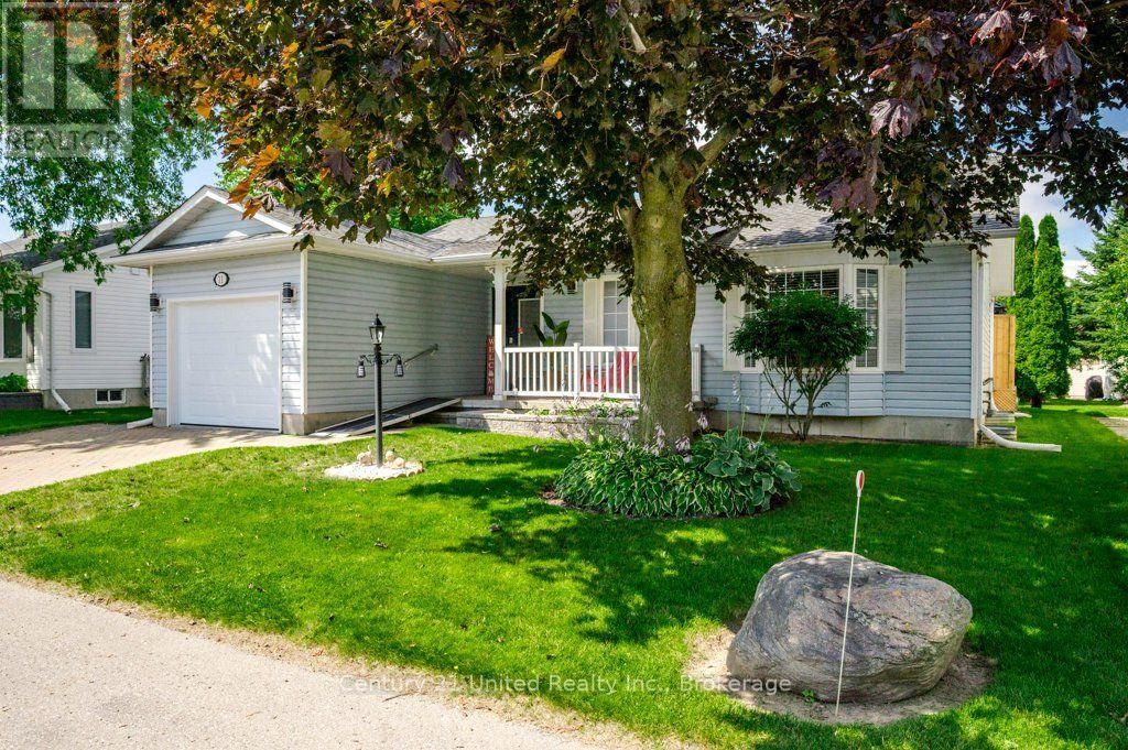 11 Algonquin Trail, Clarington, Ontario  L1B 1A1 - Photo 2 - E13625768