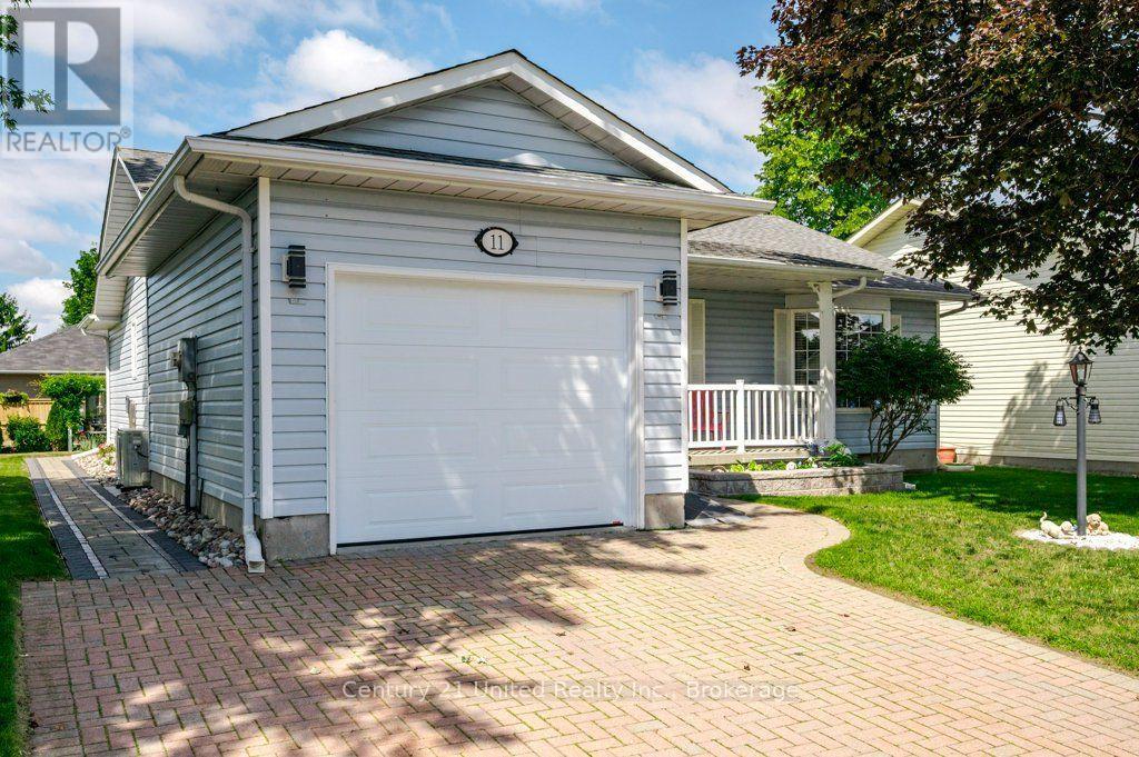 11 Algonquin Trail, Clarington, Ontario  L1B 1A1 - Photo 3 - E13625768