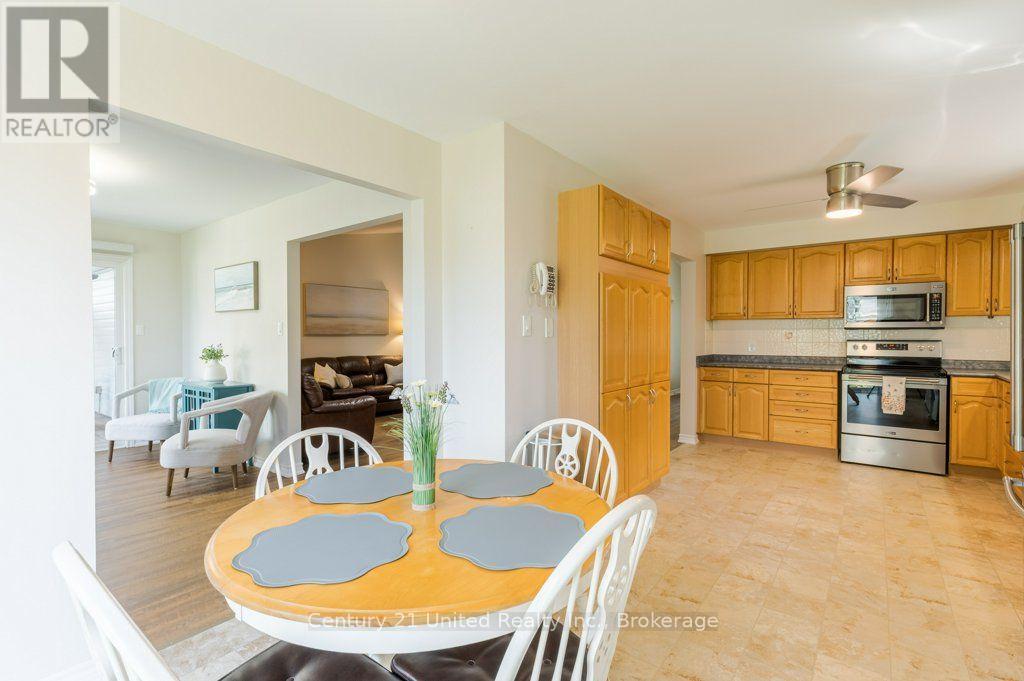 11 Algonquin Trail, Clarington, Ontario  L1B 1A1 - Photo 8 - E13625768