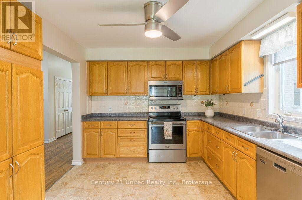 11 Algonquin Trail, Clarington, Ontario  L1B 1A1 - Photo 9 - E13625768