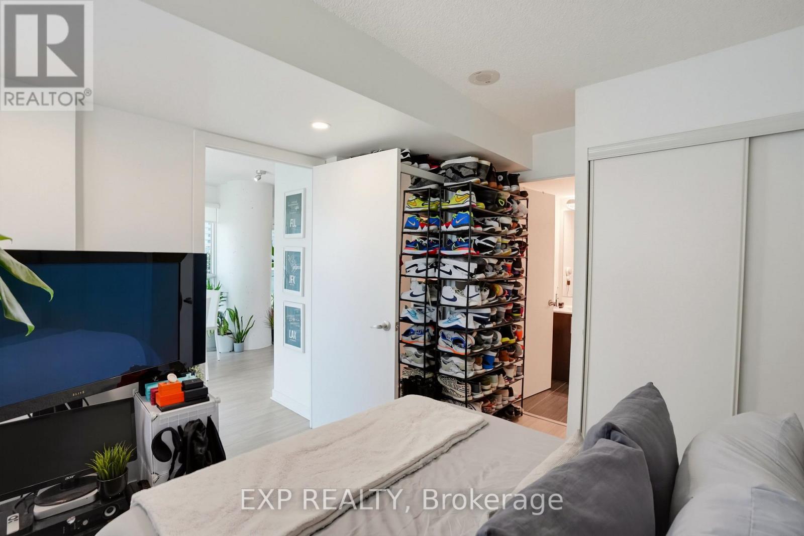 813 - 155 Legion Road N, Toronto, Ontario  M8Y 0A7 - Photo 24 - W13624400
