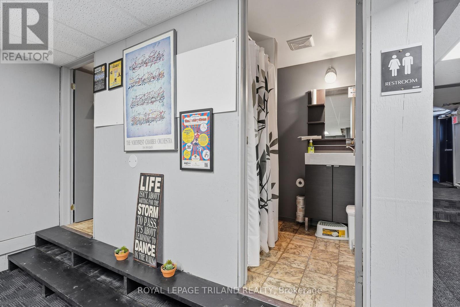 Studio And Offices - 80 Albert Street, Central Huron, Ontario  N0M 1L0 - Photo 10 - X13625614
