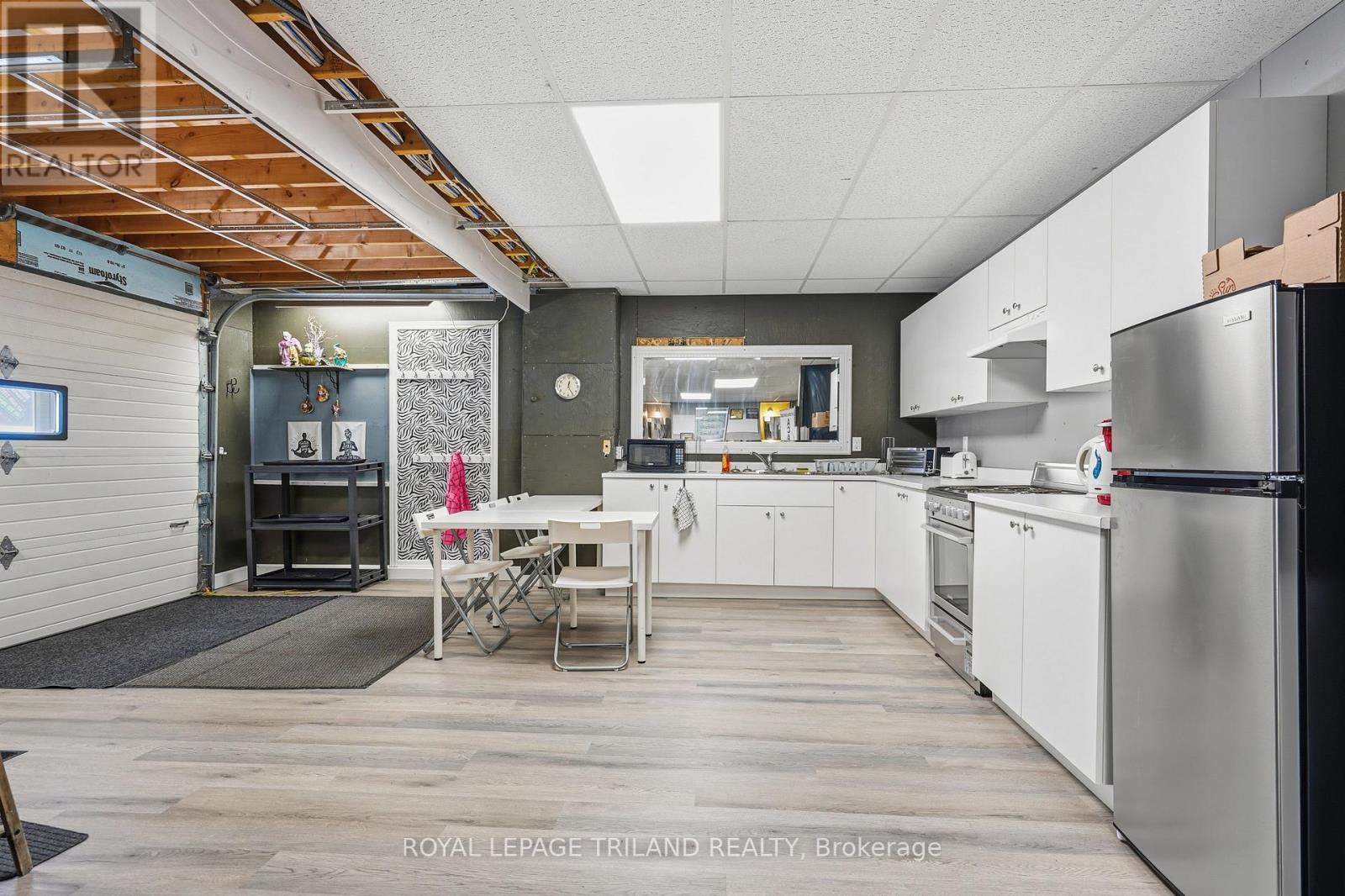 Studio And Offices - 80 Albert Street, Central Huron, Ontario  N0M 1L0 - Photo 6 - X13625614