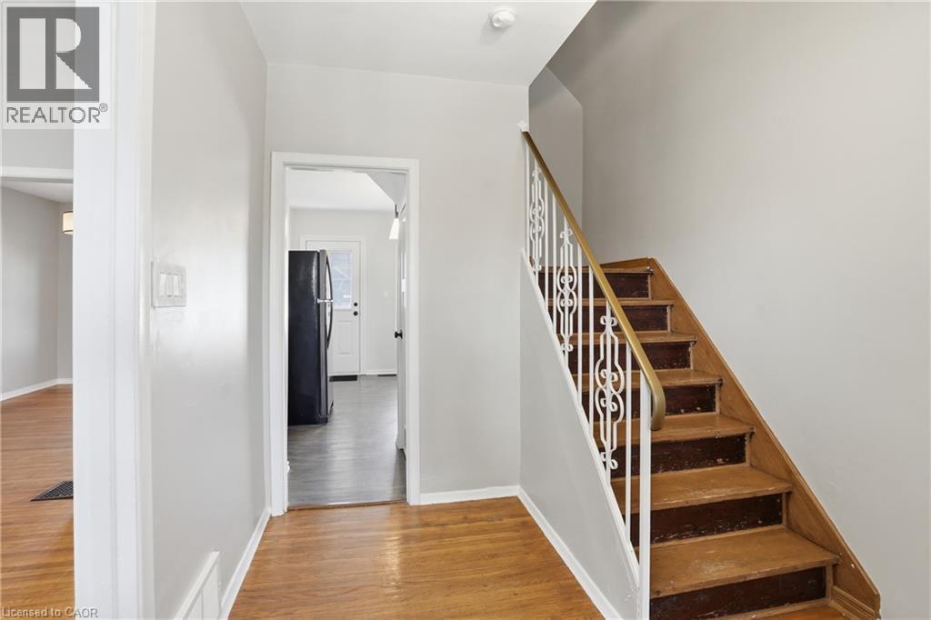 43 Cameron Avenue N, Hamilton, Ontario  L8H 4Y9 - Photo 4 - 40833563