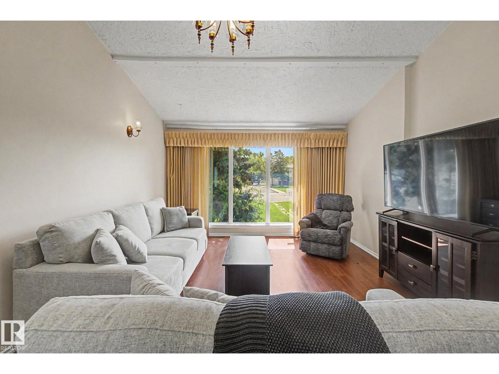 2211 Millbourne Rd W NW, Edmonton, Alberta  T6K 0Y3 - Photo 2 - E4496493