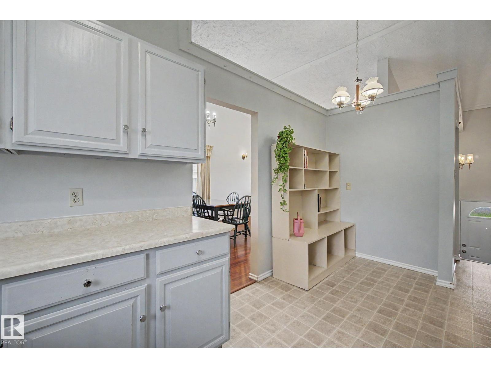 2211 Millbourne Rd W NW, Edmonton, Alberta  T6K 0Y3 - Photo 21 - E4496493