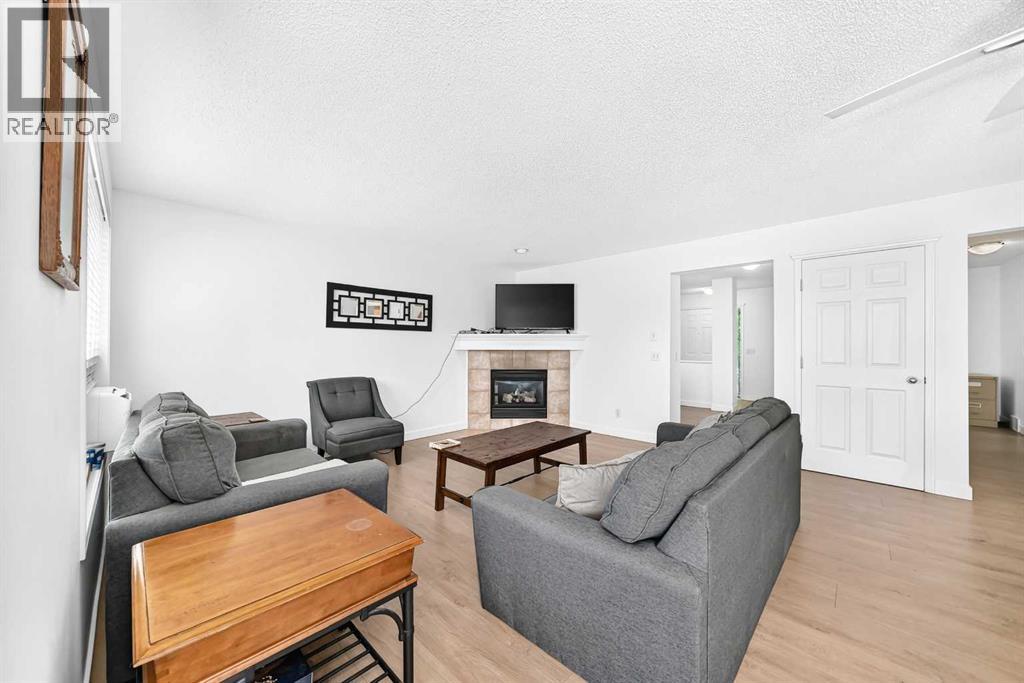 124 West Lakeview Drive, Chestermere, Alberta  T1X 1J1 - Photo 6 - A2333041