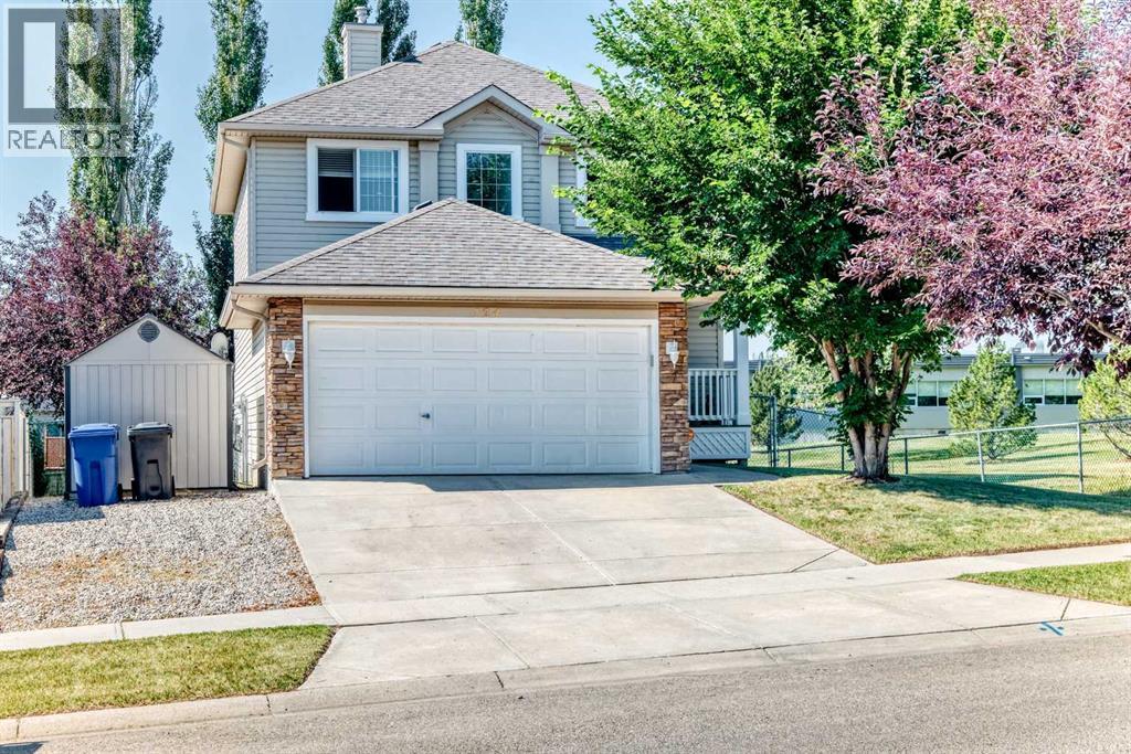 124 WEST LAKEVIEW Drive, Chestermere, Alberta