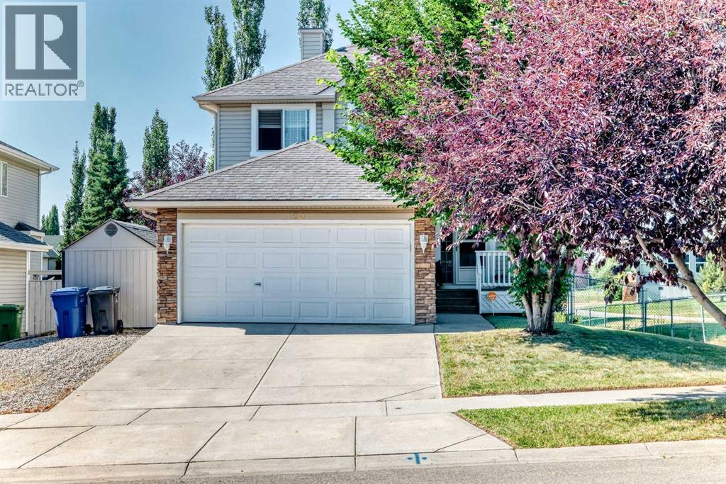 124 West Lakeview Drive, Chestermere, Alberta  T1X 1J1 - Photo 2 - A2333041