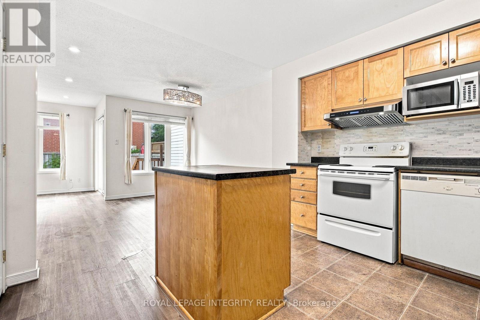 6 Crystal Park Crescent, Ottawa, Ontario  K2C 3Z8 - Photo 2 - X13625598