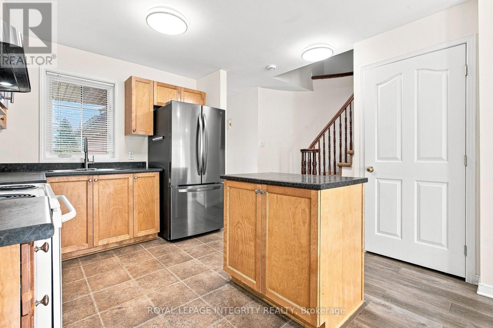 6 Crystal Park Crescent, Ottawa, Ontario  K2C 3Z8 - Photo 3 - X13625598