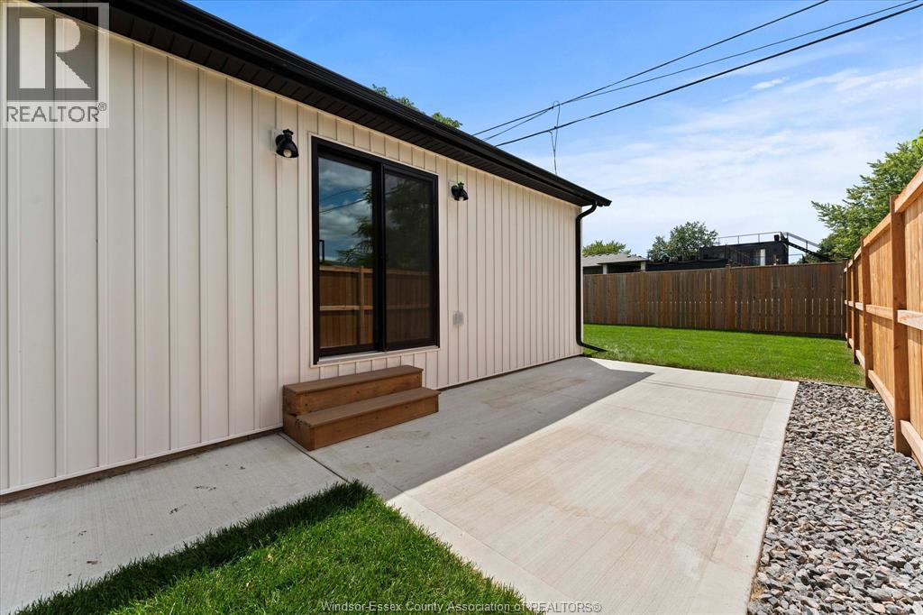 557 Elinor Street, Windsor, Ontario  N8P 1E3 - Photo 3 - 26018528