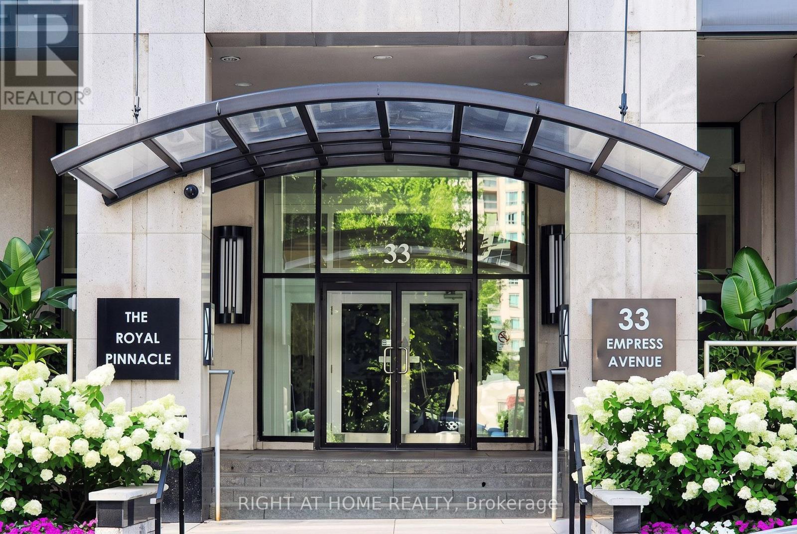 <div class="slider-price">$724,900</div><p>610 - 33 Empress Avenue, Toronto, Ontario</p>
