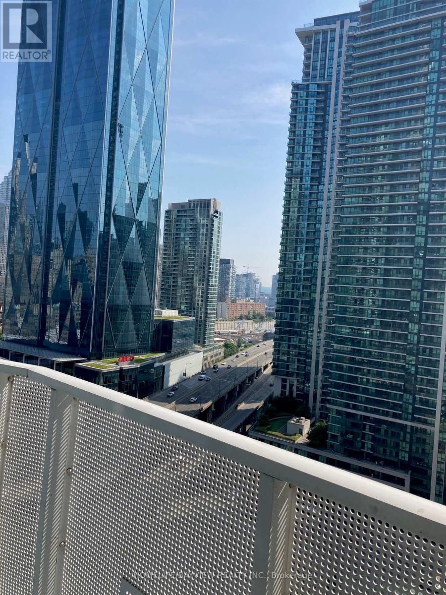 2006 - 88 Harbour Street, Toronto, Ontario  M5J 0C3 - Photo 6 - C13625652