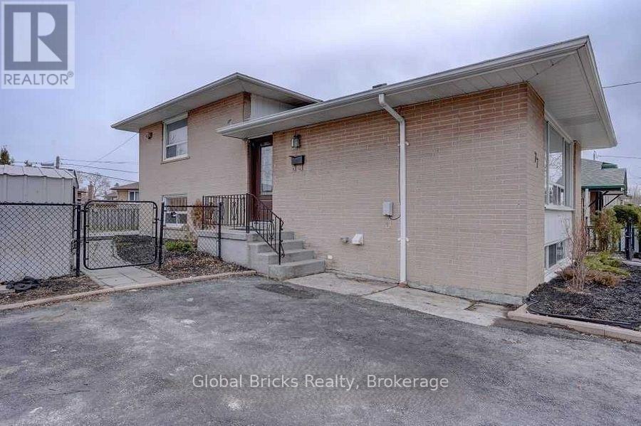 77 Milford Haven Drive E, Toronto, Ontario  M1G 3C9 - Photo 2 - E13625648