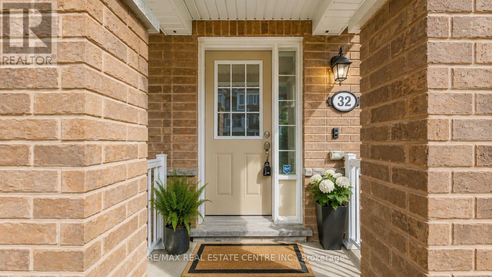 32 Bluegill Crescent, Whitby, Ontario  L1P 0E4 - Photo 2 - E13625714
