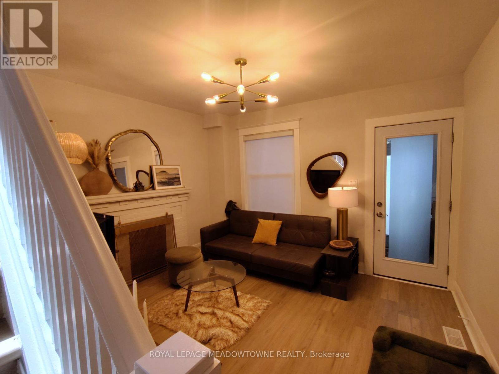 25 Copeland Avenue, Toronto, Ontario  M4C 1A9 - Photo 10 - E13625724