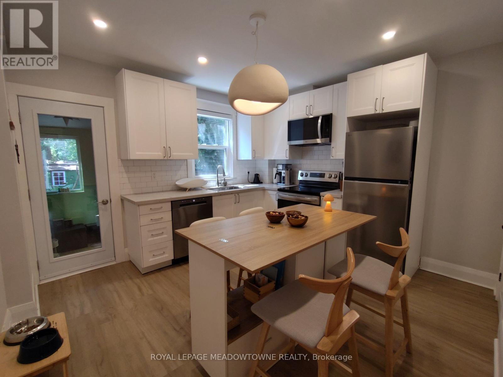 25 Copeland Avenue, Toronto, Ontario  M4C 1A9 - Photo 12 - E13625724