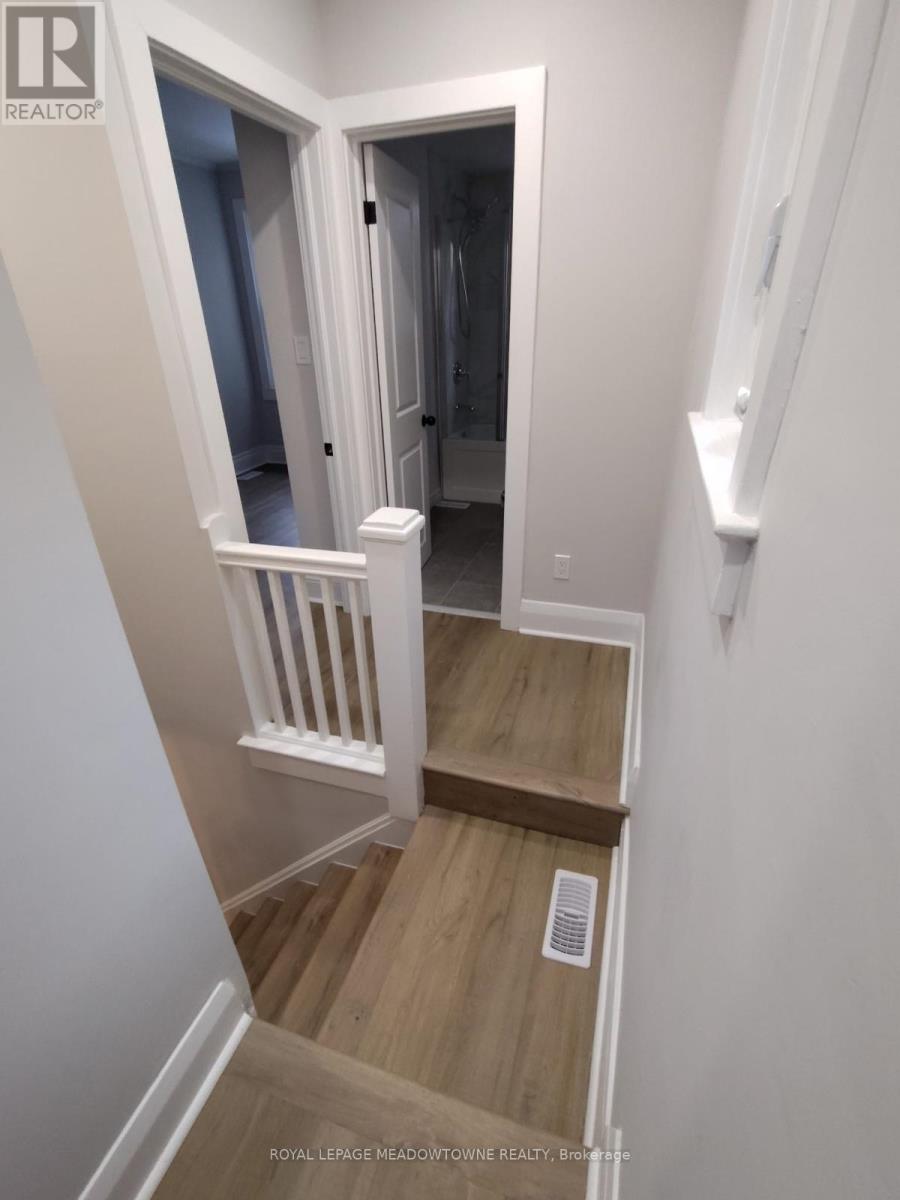 25 Copeland Avenue, Toronto, Ontario  M4C 1A9 - Photo 15 - E13625724