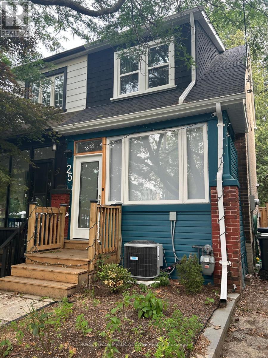 25 Copeland Avenue, Toronto, Ontario  M4C 1A9 - Photo 2 - E13625724