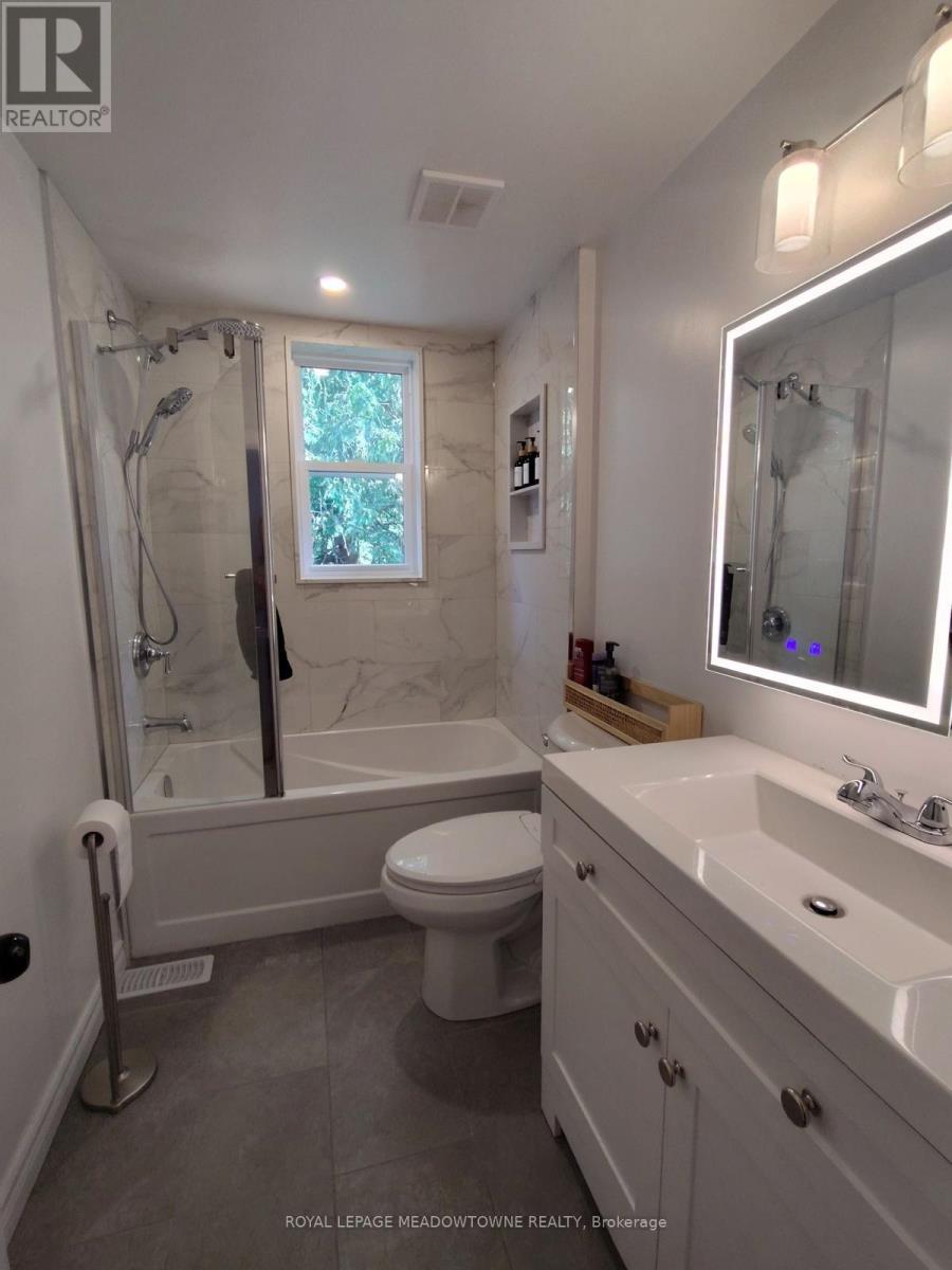 25 Copeland Avenue, Toronto, Ontario  M4C 1A9 - Photo 21 - E13625724