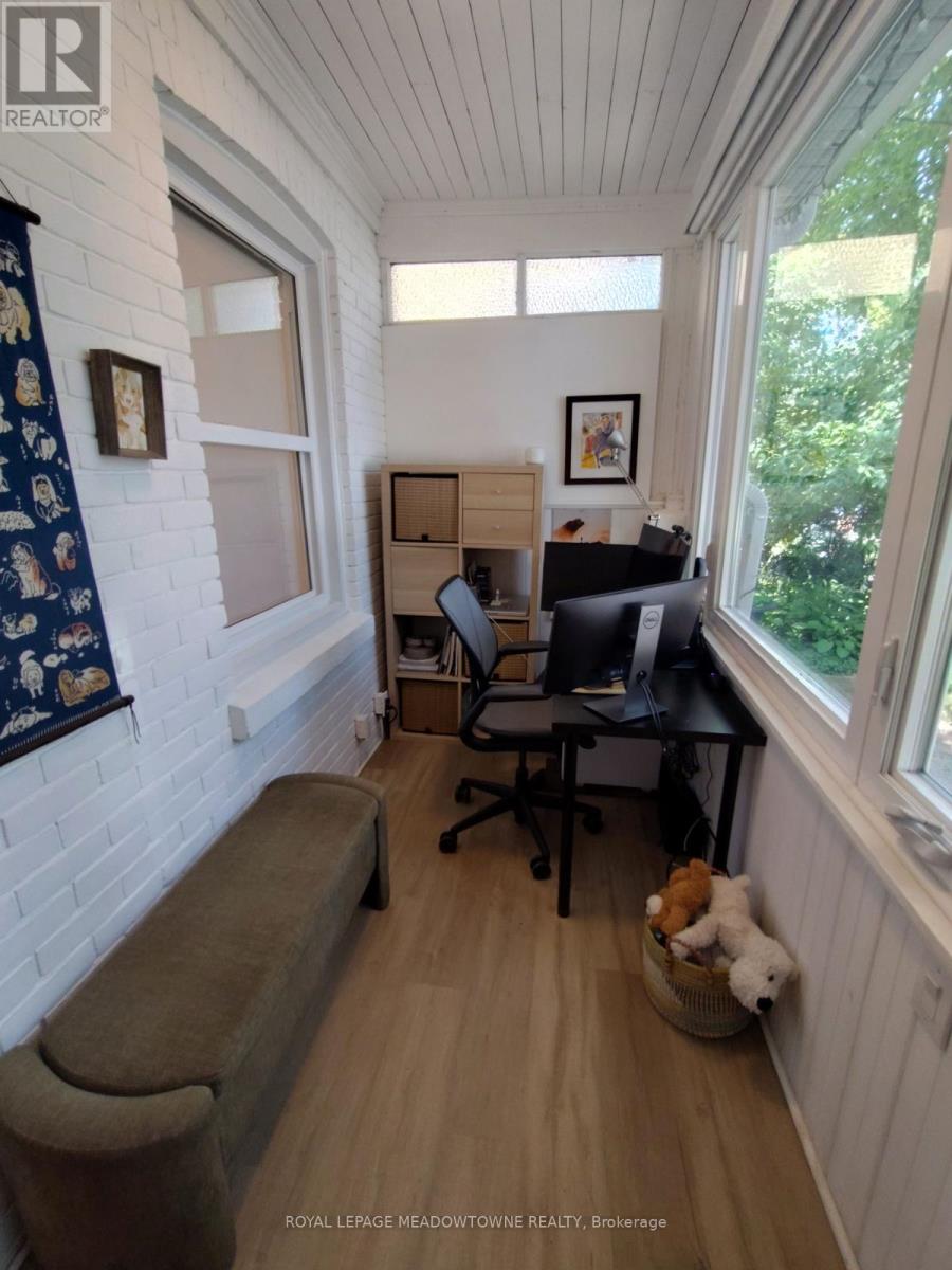 25 Copeland Avenue, Toronto, Ontario  M4C 1A9 - Photo 4 - E13625724