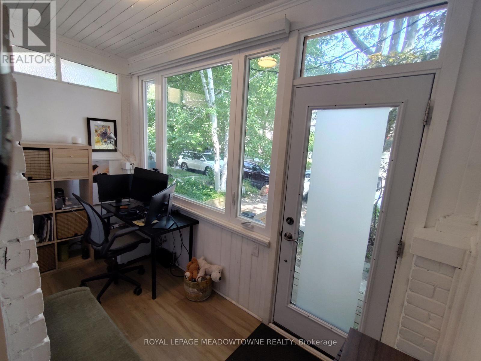 25 Copeland Avenue, Toronto, Ontario  M4C 1A9 - Photo 5 - E13625724