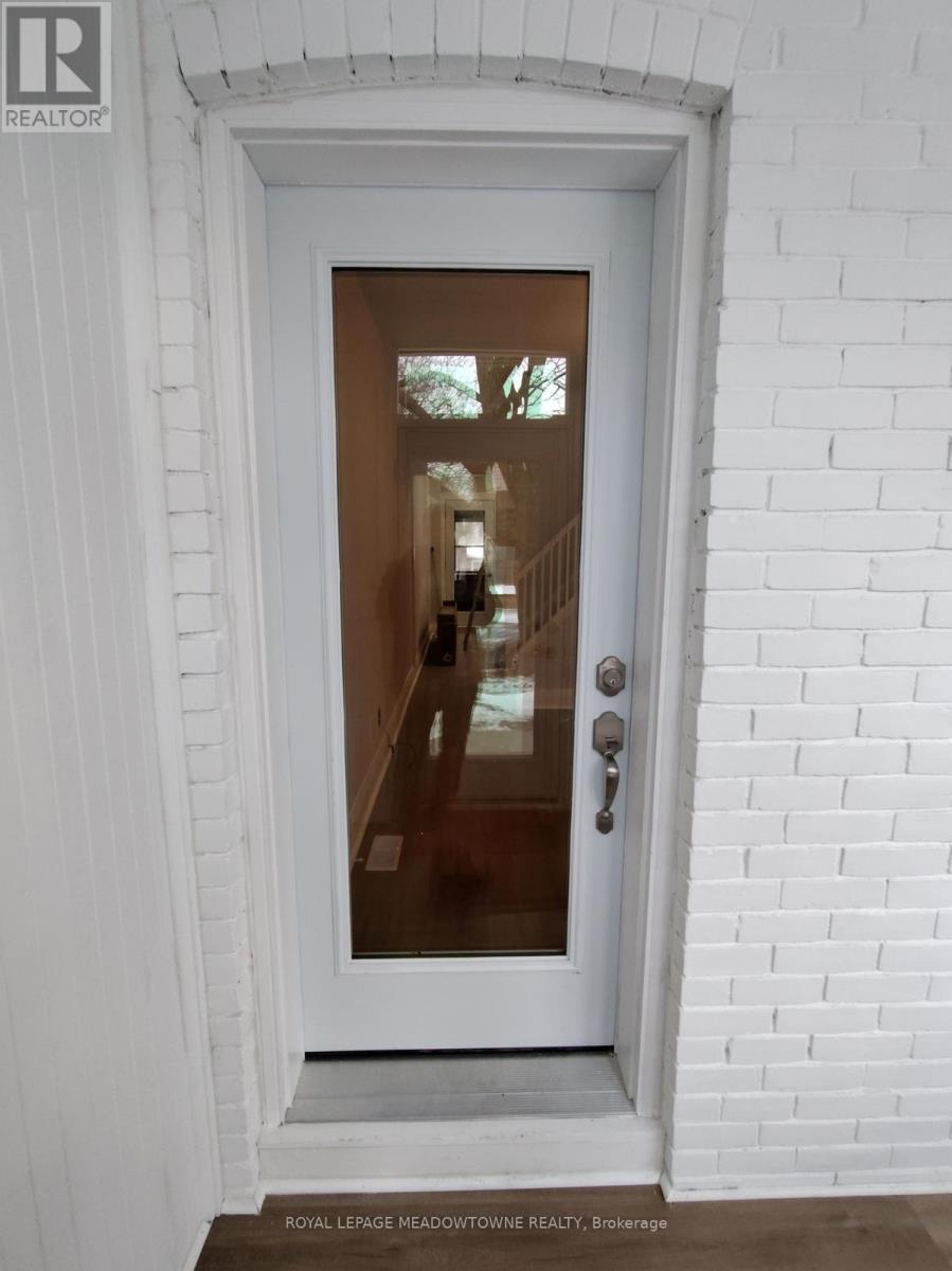 25 Copeland Avenue, Toronto, Ontario  M4C 1A9 - Photo 6 - E13625724