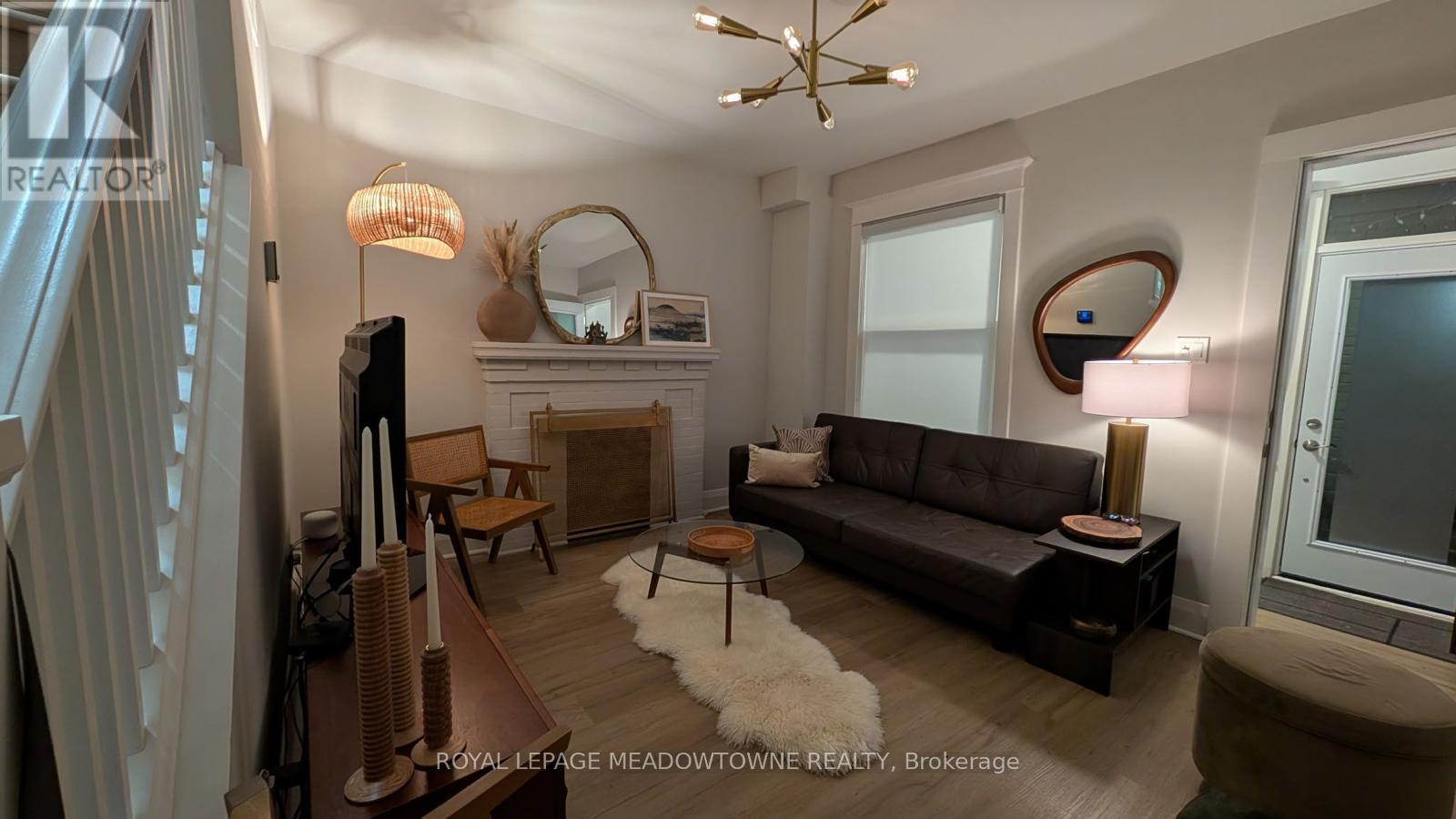 25 Copeland Avenue, Toronto, Ontario  M4C 1A9 - Photo 7 - E13625724