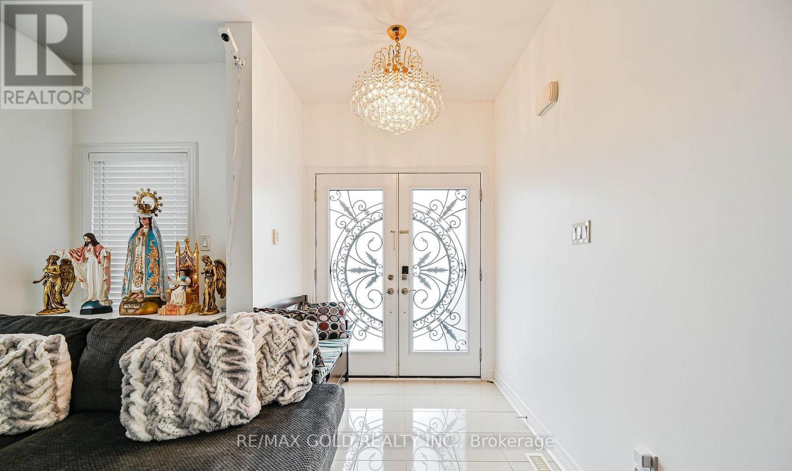 7 Bellotti Crescent, Ajax, Ontario  L1Z 0M2 - Photo 3 - E13625784