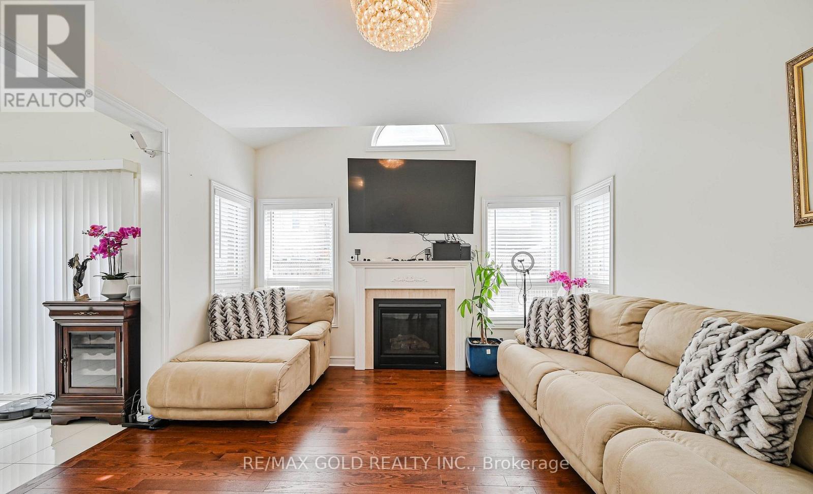 7 Bellotti Crescent, Ajax, Ontario  L1Z 0M2 - Photo 6 - E13625784