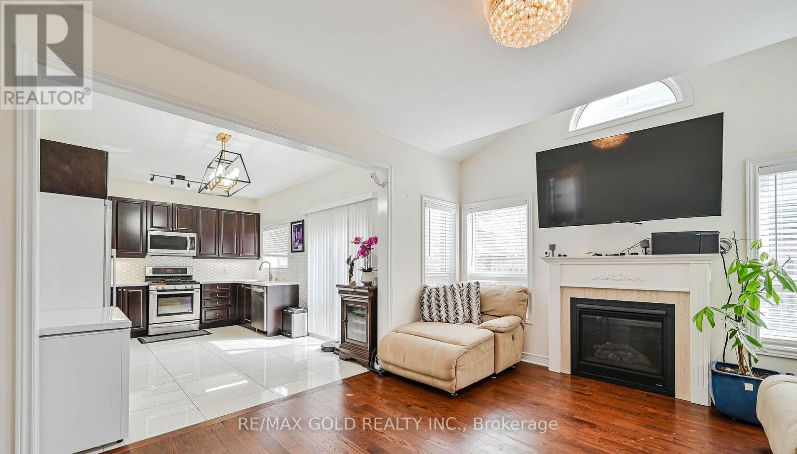7 Bellotti Crescent, Ajax, Ontario  L1Z 0M2 - Photo 9 - E13625784