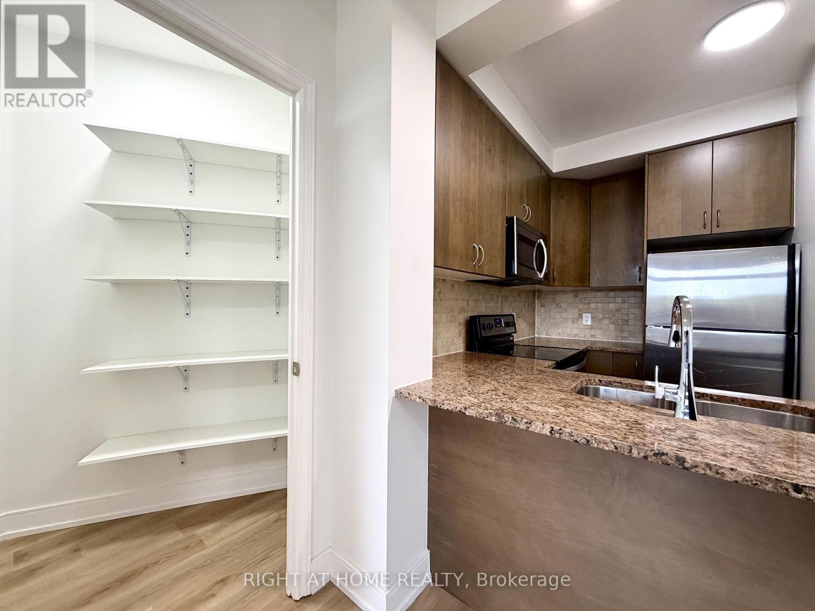214 - 9235 Jane Street, Vaughan (Maple), Ontario  L6A 0J8 - Photo 11 - N13625666