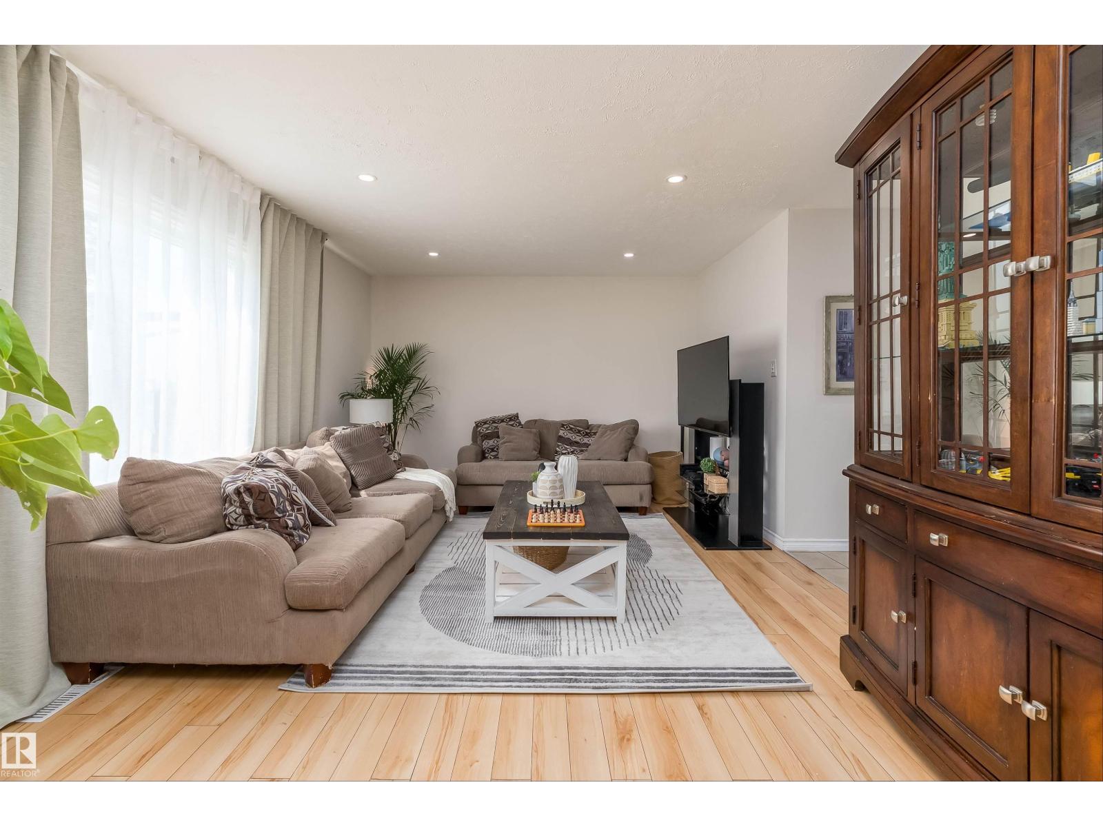 11236 40 Av NW, Edmonton, Alberta  T6J 0R2 - Photo 4 - E4501588