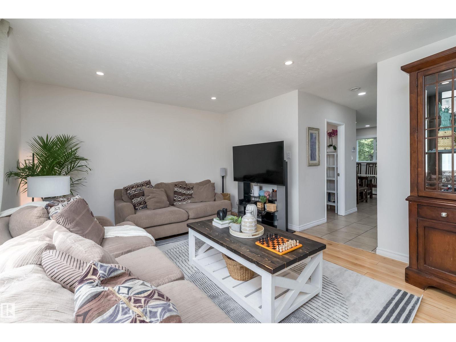 11236 40 Av NW, Edmonton, Alberta  T6J 0R2 - Photo 7 - E4501588