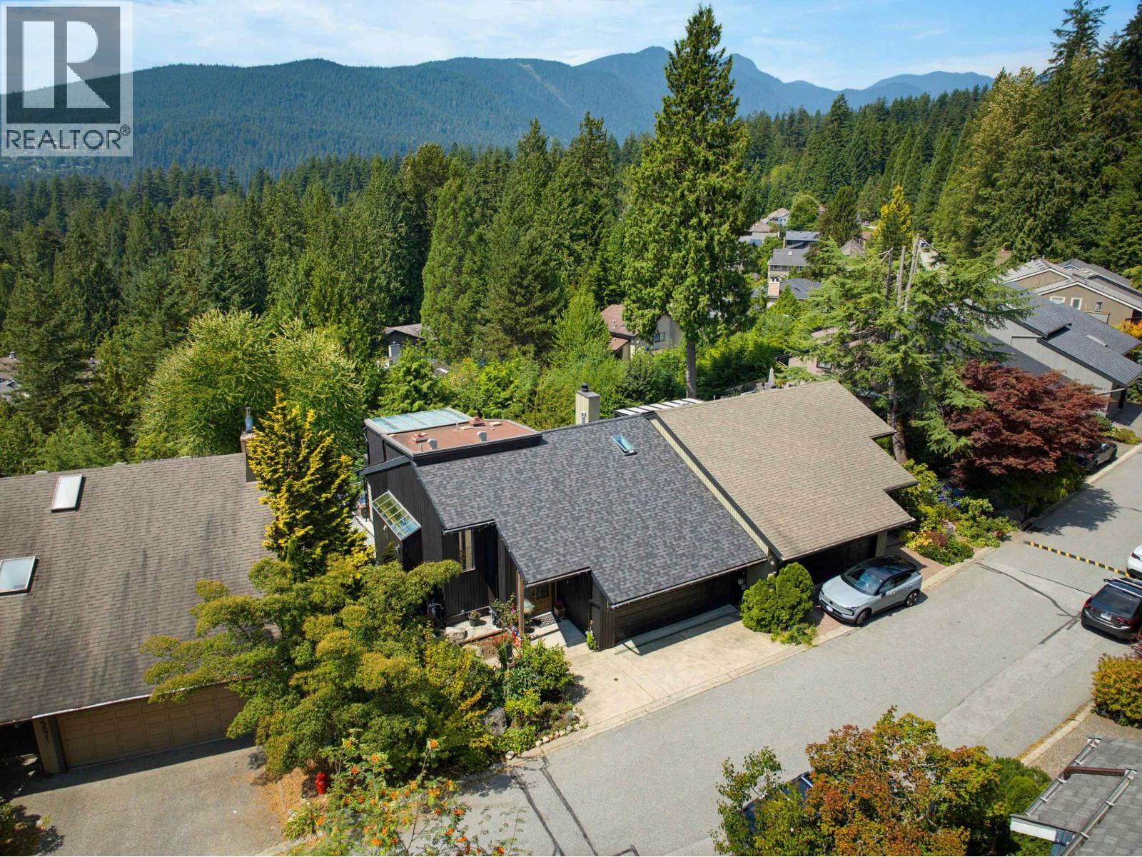5623 Eagle Court, North Vancouver, British Columbia  V7R 4V4 - Photo 4 - R3150275