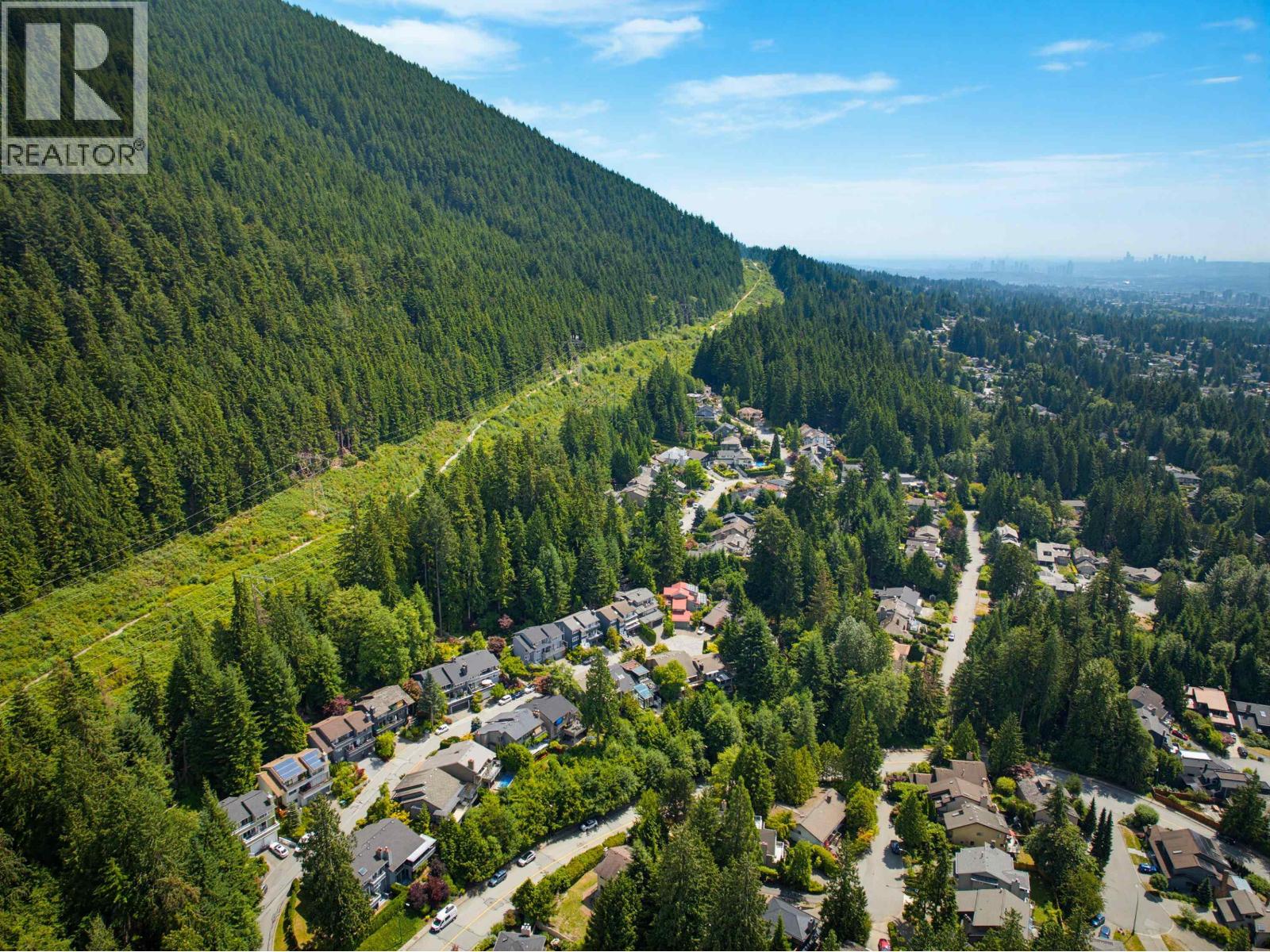 5623 Eagle Court, North Vancouver, British Columbia  V7R 4V4 - Photo 3 - R3150275