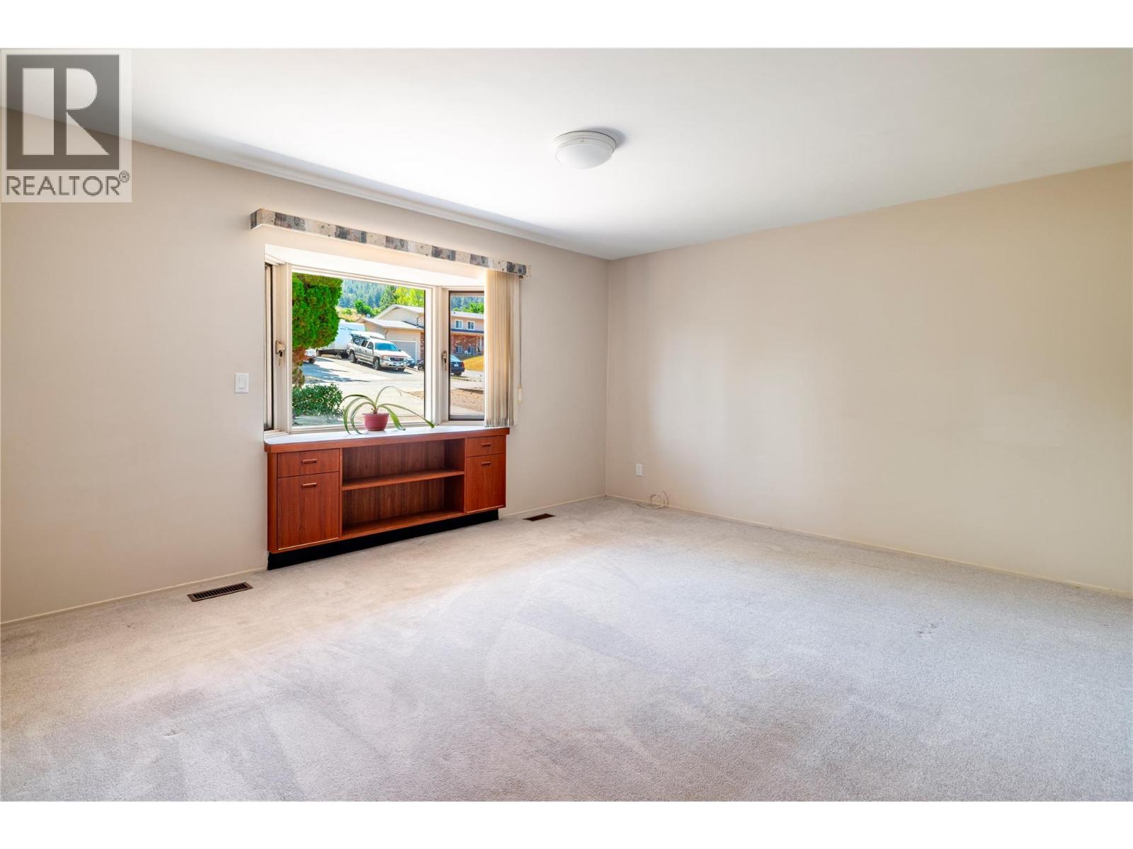 7315 Longacre Drive, Vernon, British Columbia  V1H 1H5 - Photo 9 - 10396102
