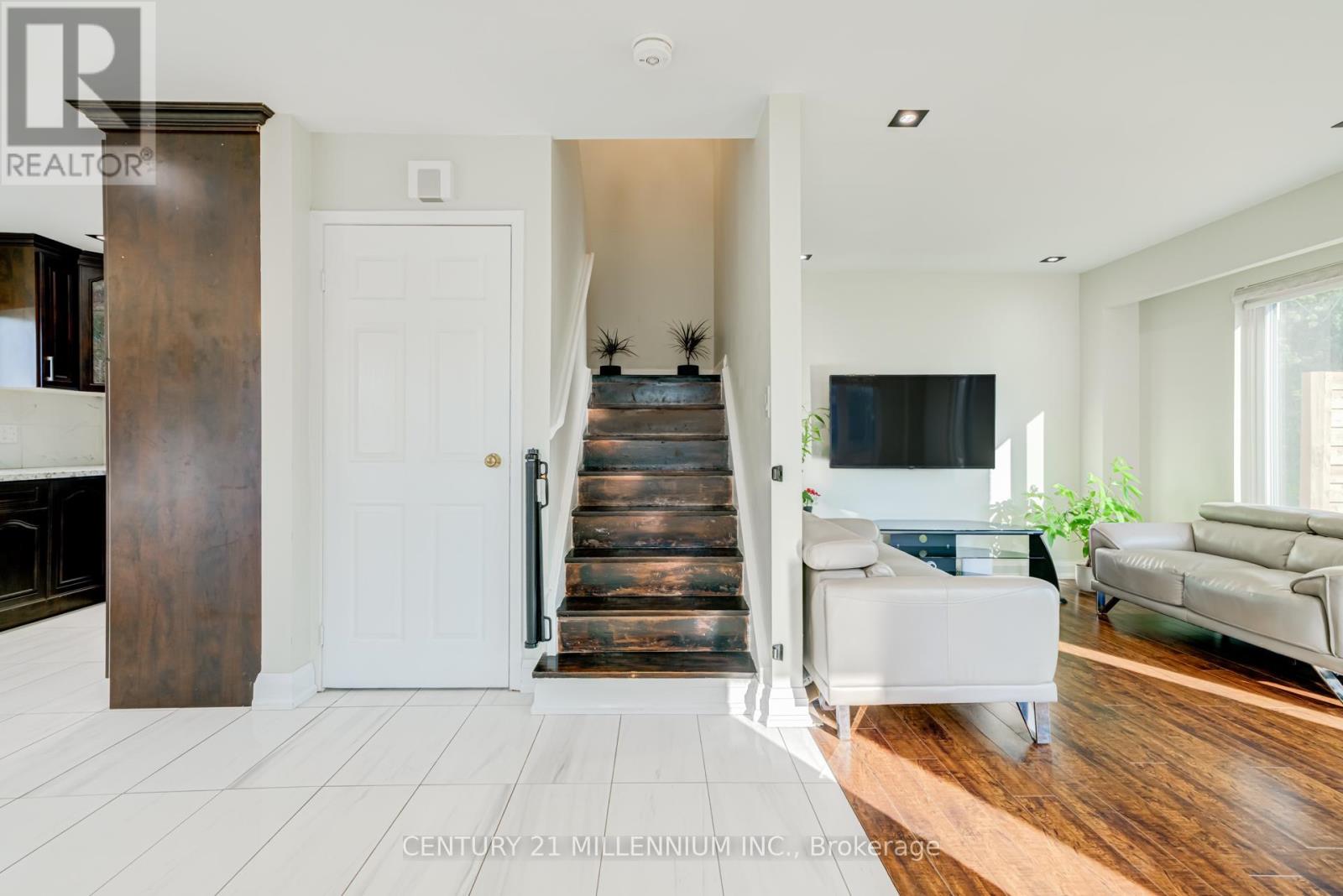75 Goldcrest Road, Brampton, Ontario  L6S 1H1 - Photo 6 - W13625602