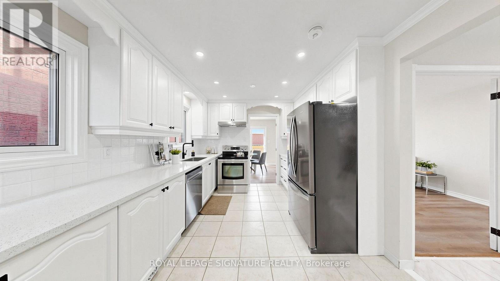 784 Galloway Crescent, Mississauga, Ontario  L5C 3T9 - Photo 12 - W13625612