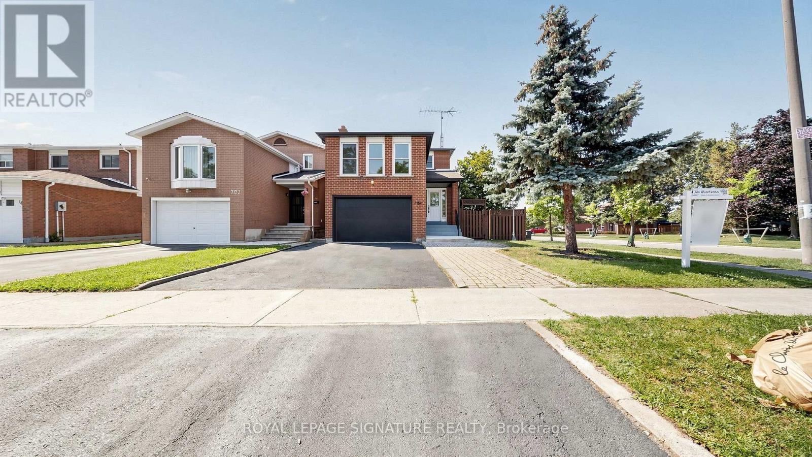 784 Galloway Crescent, Mississauga, Ontario  L5C 3T9 - Photo 3 - W13625612
