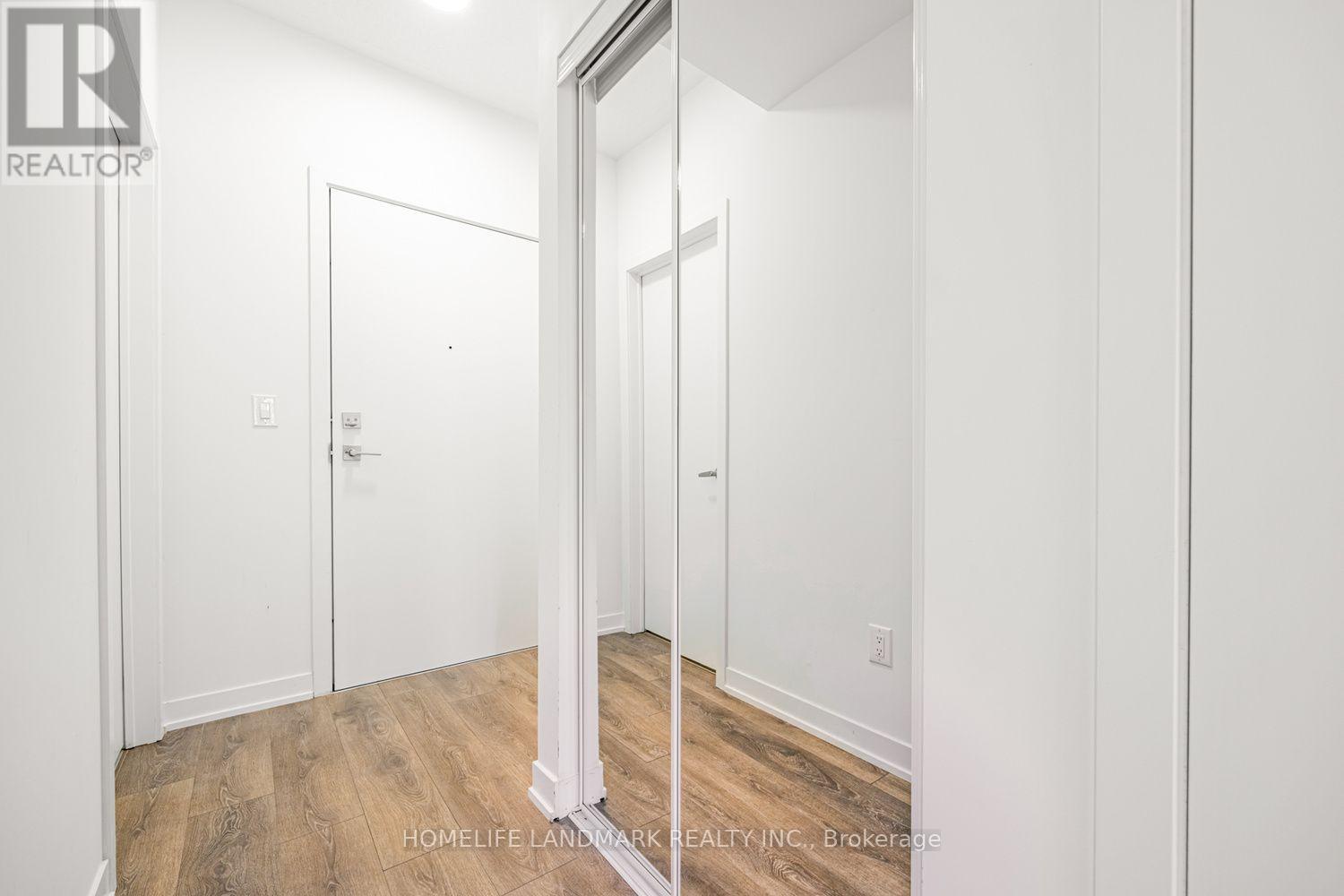 201 - 120 Canon Jackson Drive, Toronto, Ontario  M6M 0B8 - Photo 2 - W13625746