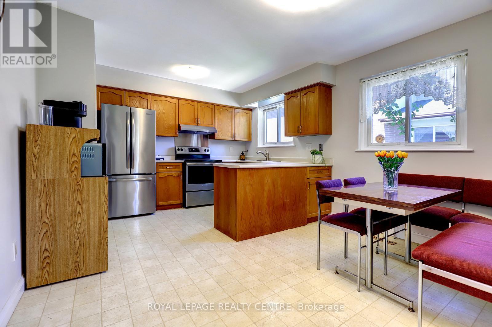 1278 Shamir Crescent, Mississauga, Ontario  L5C 1L1 - Photo 10 - W13625776
