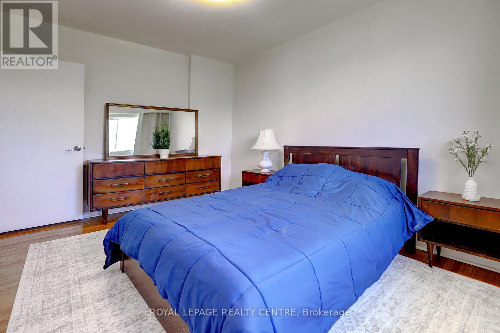 1278 Shamir Crescent, Mississauga, Ontario  L5C 1L1 - Photo 19 - W13625776