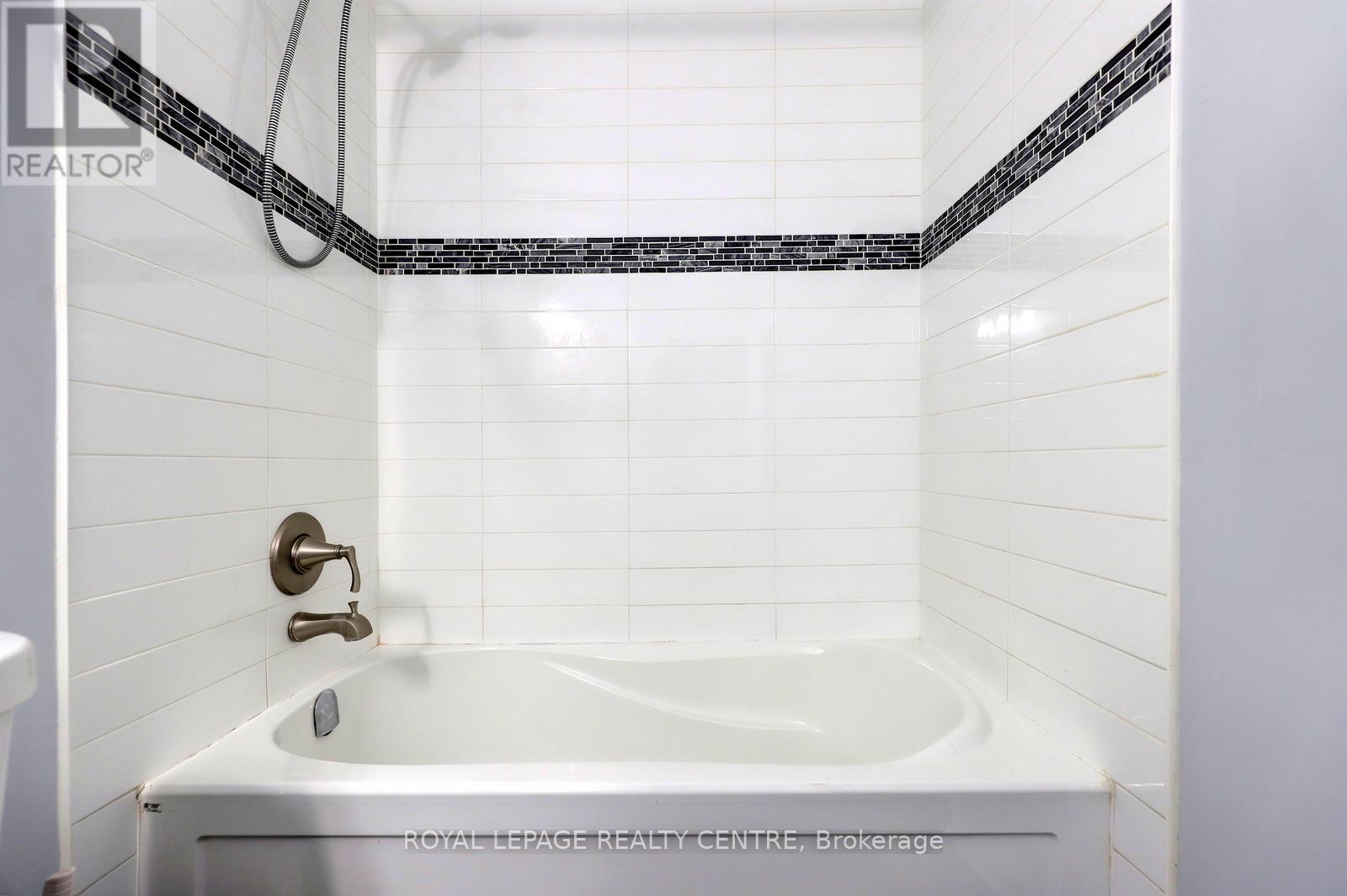 1278 Shamir Crescent, Mississauga, Ontario  L5C 1L1 - Photo 23 - W13625776